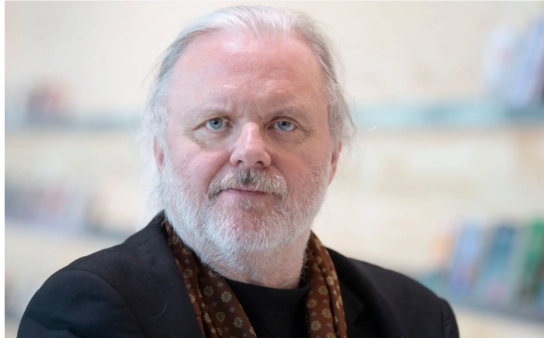 JON FOSSE REÇOIT LE PRIX NOBEL DE LITTÉRATURE 2023